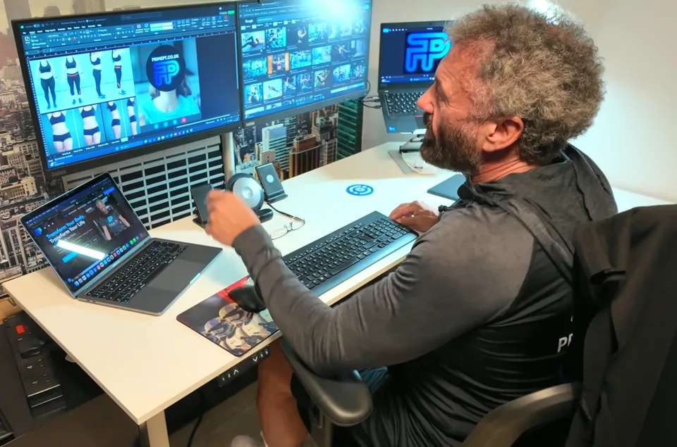 Glenn running an online coaching session